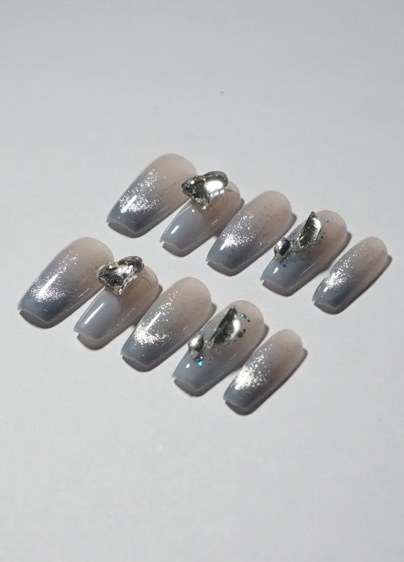 Blanc bleu 3D - press on nails disponibles chez Moon & Star