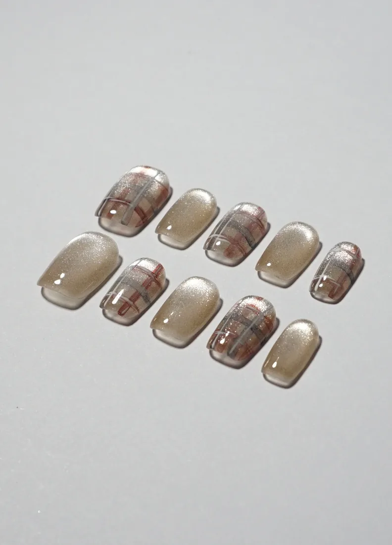 Blanc brilant croisé - press on nails disponibles chez Moon & Star