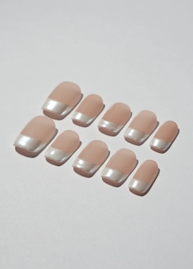 blanc brillant - press on nails disponibles chez Moon & Star