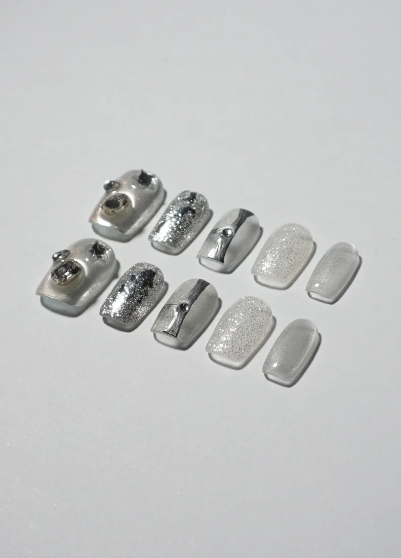 blanc gris pailleté métallique - press on nails disponibles chez Moon & Star