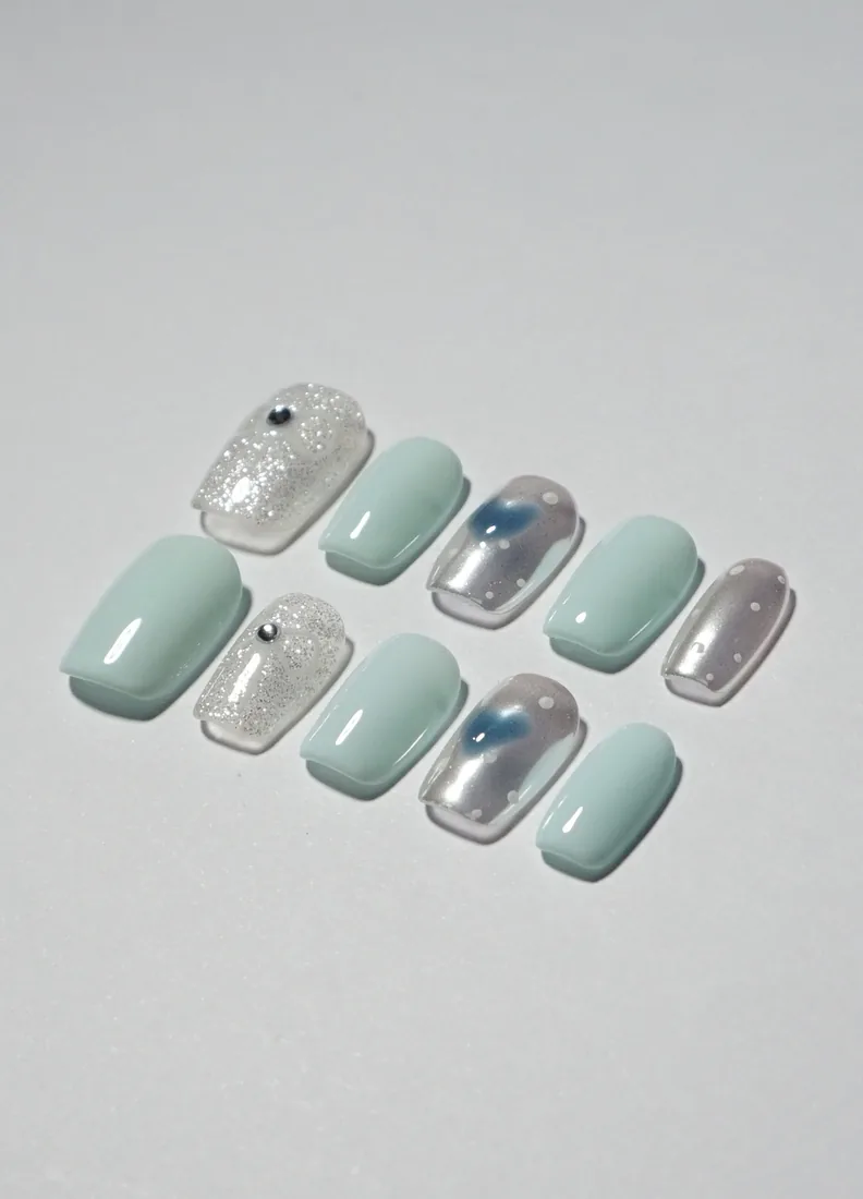 Blanc pailleté mixé - press on nails disponibles chez Moon & Star