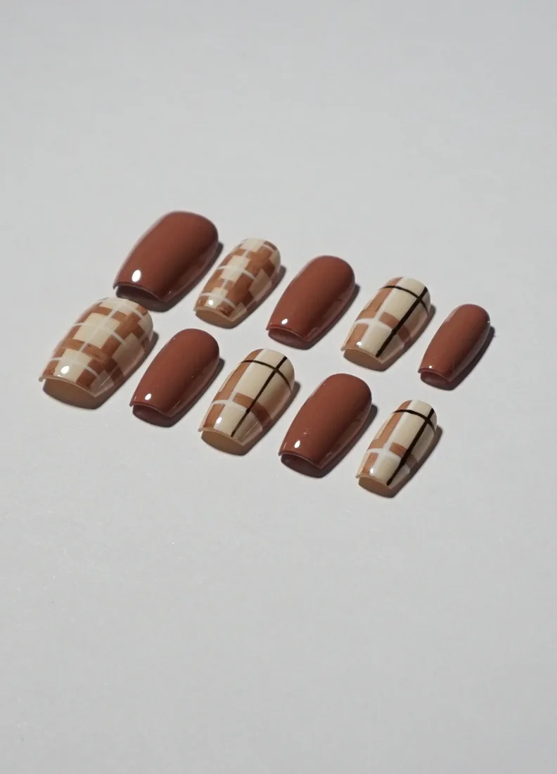 croisé style B - press on nails disponibles chez Moon & Star