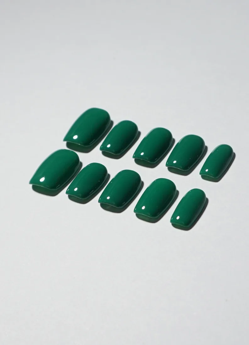 Green 1 - press on nails disponibles chez Moon & Star