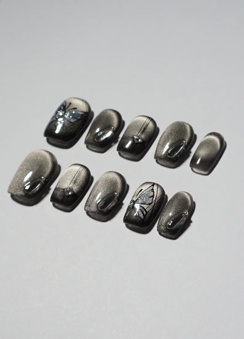 Gris pailleté noir - press on nails disponibles chez Moon & Star