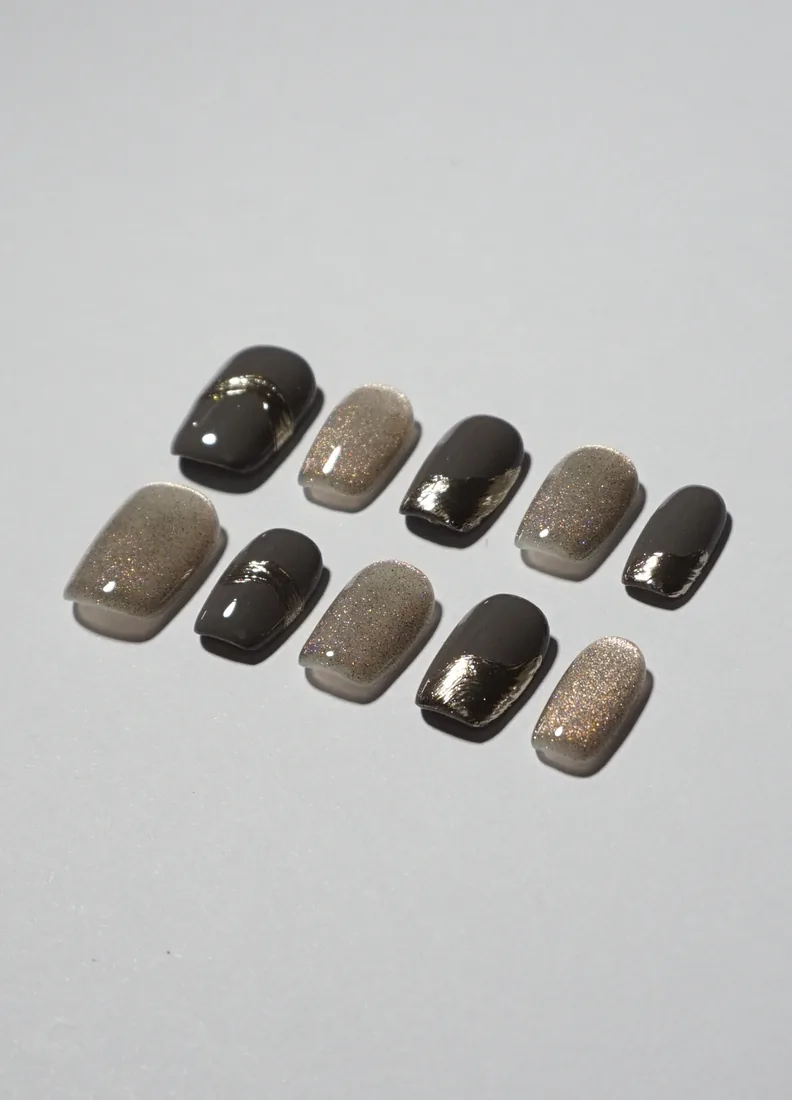je sais pas - press on nails disponibles chez Moon & Star
