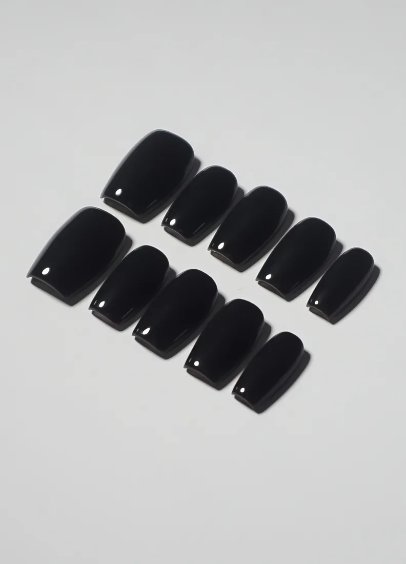 noir intense - press on nails disponibles chez Moon & Star