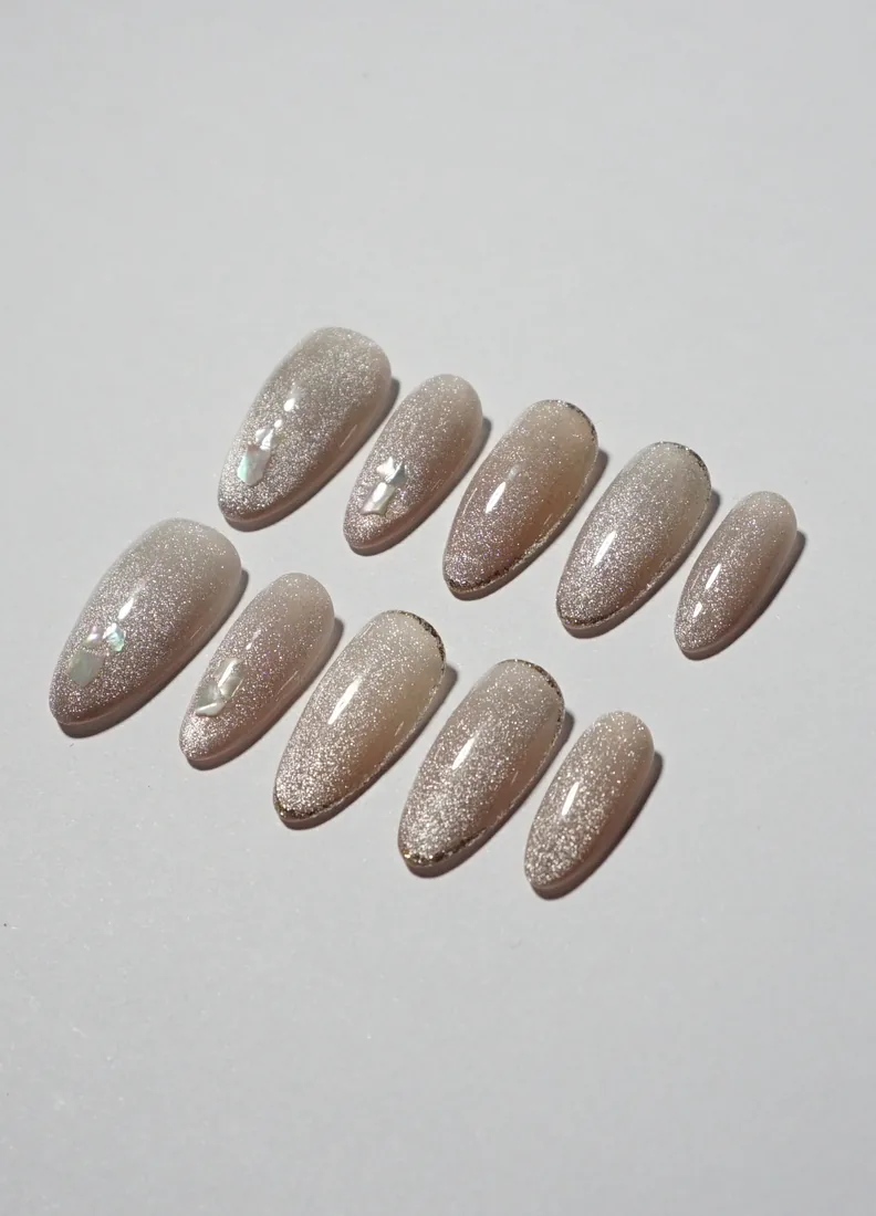 Pailleté Long - press on nails disponibles chez Moon & Star