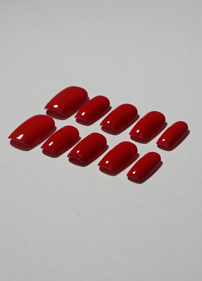 Red 2 Long - press on nails disponibles chez Moon & Star