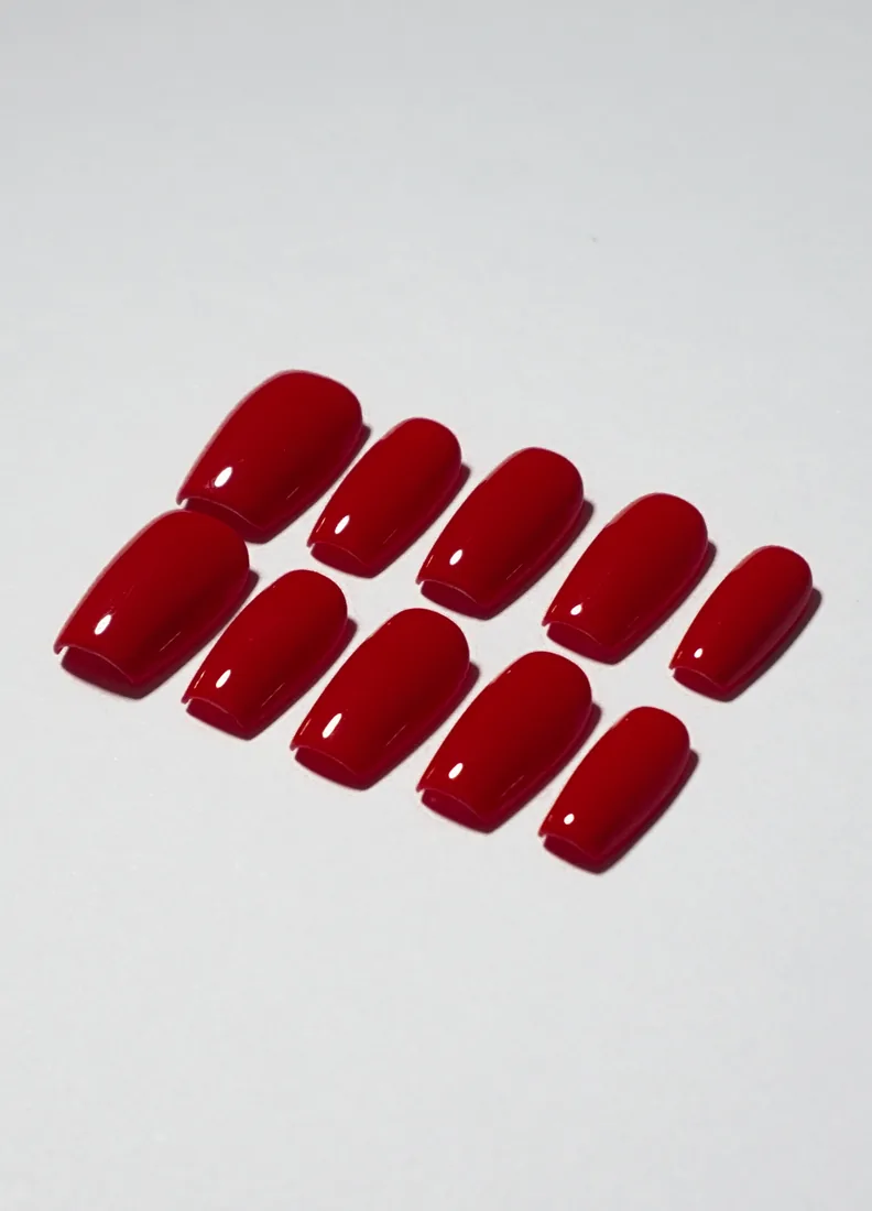 Red 2 court - press on nails disponibles chez Moon & Star