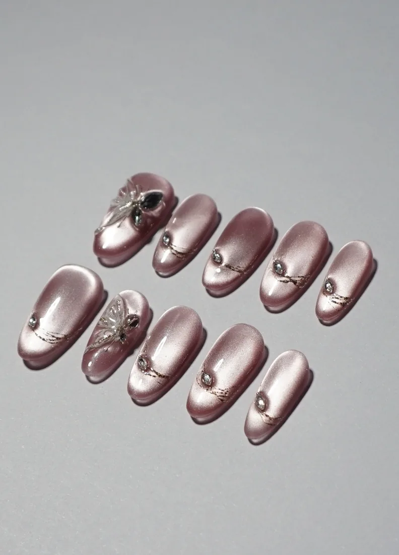 Rose papillon de verre - press on nails disponibles chez Moon & Star