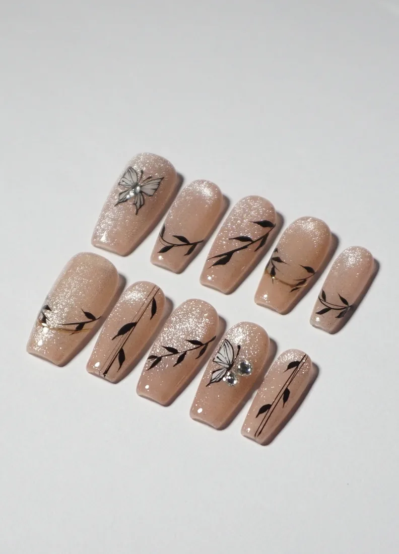 Skin color pailleté avec motif - press on nails disponibles chez Moon & Star