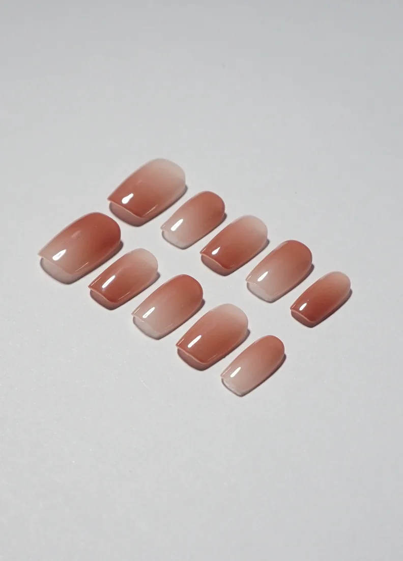 Skin - press on nails disponibles chez Moon & Star