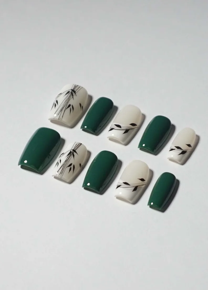 Vert alterné de blanc - press on nails disponibles chez Moon & Star