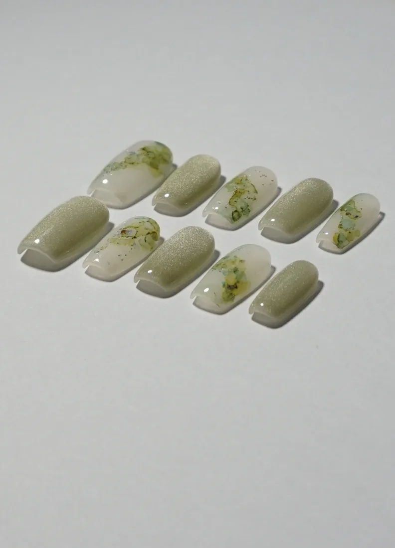 Vert Pierre - press on nails disponibles chez Moon & Star